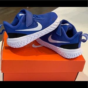 NWT Nike Revolution 5 Toddler Sneakers Size 4